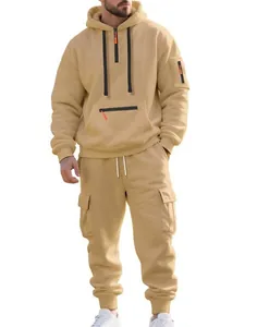 Herren Khaki Fleece Hoodie und Cargo-Jogginghose Set mit mehreren Taschen.
