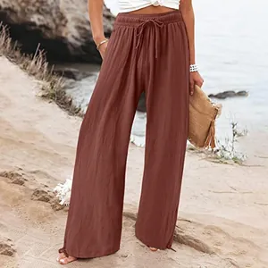 Comfortabele bruine wijde broek met trekkoord, perfect voor een zomerse strandoutfit.