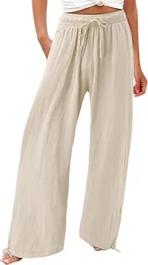 Gedetailleerde weergave van beige damesbroek met wijde pijpen en hoge taille.