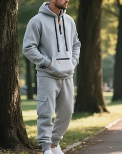 Grauer Herren Freizeitanzug mit Half-Zip-Hoodie und Cargo-Jogginghose im Parkset