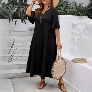 Robe mi-longue élégante en coton et lin pour femme, col en V, parfaite pour les vacances d'été.