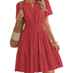 Robe courte rouge élégante à col en V, manches bouffantes et taille élastiquée