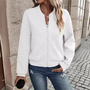 Elegante giacca bomber bianca a maniche lunghe con zip e motivo testurizzato da donna