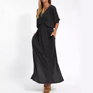 Elegante abito lungo nero con scollo a V, vita alta e tasche, stile francese casual