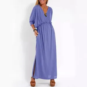 Elegante abito lungo viola con scollo a V, vita alta e spacco laterale