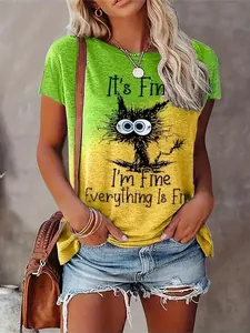 Gros plan du t-shirt dégradé vert-jaune avec un motif de chat drôle et stressé