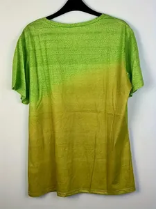 Vue arrière détaillée d'un t-shirt femme ample à col rond avec dégradé de vert à jaune