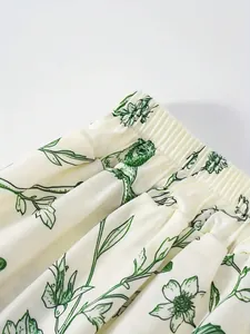 Detaillierte Makroansicht des elastischen Hochbundes eines geblümten Bohemian-Rocks