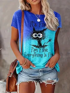 Gros plan détaillé d'un t-shirt bleu dégradé pour femme avec imprimé de chat rigolo