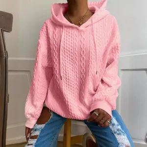 Elegante sudadera con capucha rosa para mujer con diseño de punto de ochos en jacquard