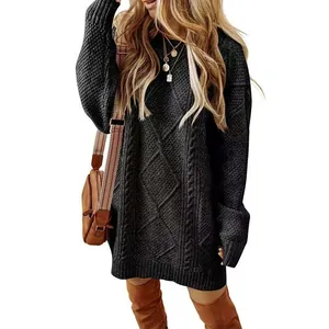 Détail de la robe pull en maille torsadée surdimensionnée pour femme gris foncé chic