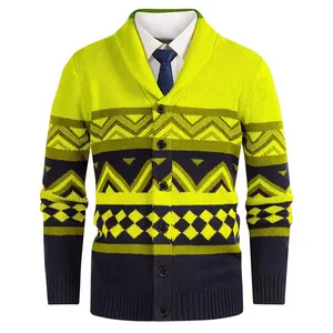 Detailansicht der britischen Herren-Strickjacke mit lindgrünen geometrischen Mustern.