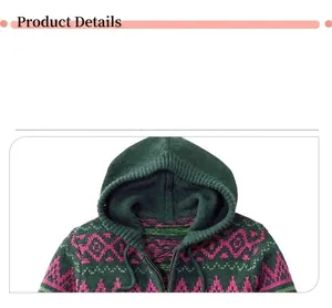 Vista dettagliata del cardigan in maglia verde con cappuccio e motivo rosa