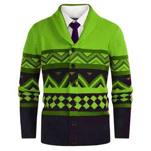 Detailansicht des grün-violetten geometrischen Musters der Herren-Strickjacke