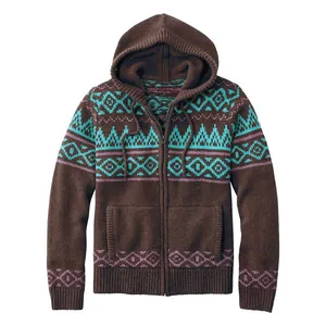 Cardigan lavorato a maglia marrone da uomo con motivo geometrico su sfondo bianco