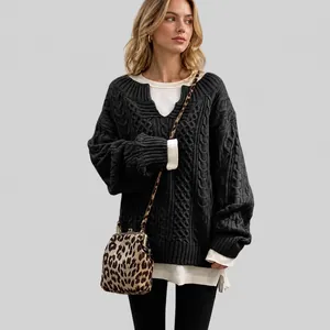 Maglione da donna oversize a trecce grigio antracite con scollo a V dal design rilassato
