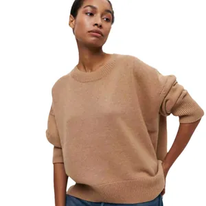Maglione casual in maglia morbida a girocollo color cammello per l'autunno inverno