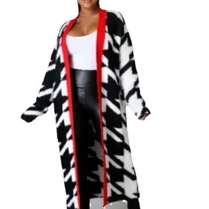 Long-sleeved houndstooth knit cardigan with vibrant red trim and open front design