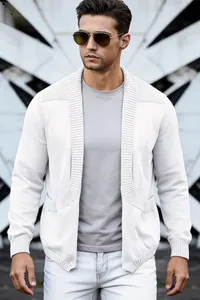 Eleganter weißer Strickkardigan für Herren mit Schalkragen und feinem Strickmuster-Detail