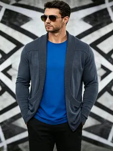 Lässige Herren-Strickjacke mit Schalkragen, gerippten Bündchen und Vordertaschen