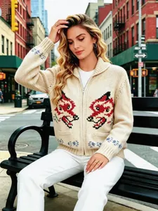 Chic vintage women's zip-up cardigan featuring bold wolf jacquard and a relaxed fit.