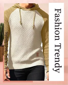Detalle de sudadera con capucha bicolor de punto gofrado para hombre con puños de canalé