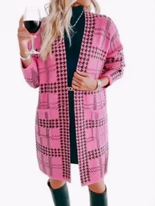 Elegant pink and brown houndstooth long knit cardigan with open front and side pockets