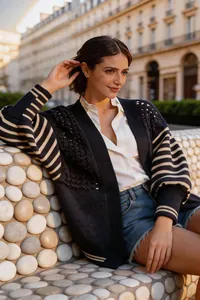 Cardigan da donna in maglia traforata con maniche a righe e vestibilità ampia e casual