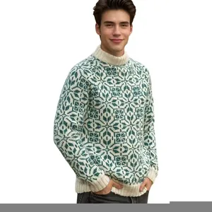 Détail d'un pull jacquard pour homme avec motif vintage vert et blanc rétro chic