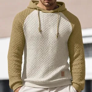 Sudadera con capucha bicolor para hombre en punto de gofre con un corte entallado moderno