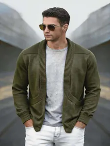 Detailansicht der olivgrünen Herren-Strickjacke mit Schalkragen für Frühlings- und Herbstmode