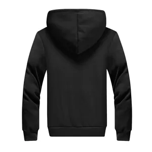 Vue arrière d'un sweat à capuche noir haut de gamme avec des détails de texture en polaire