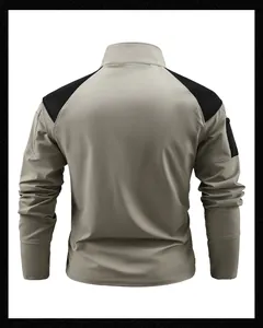 Detailansicht der Rückseite eines schnelltrocknenden Outdoor-Sweatshirts mit Mesh-Einsätzen