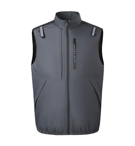 Vista frontale di un gilet rinfrescante grigio con colletto alla coreana Smart Wear.