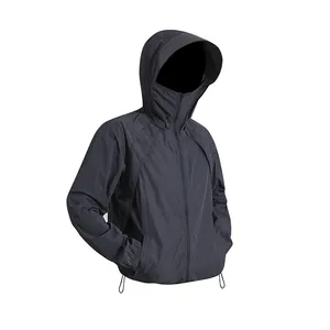 Leichte anthrazitfarbene Sonnenjacke mit Kapuze für sommerliche Outdoor-Aktivitäten