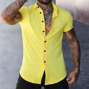 Camicia casual da uomo a maniche corte vestibilità slim in un vivace colore giallo acceso