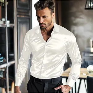 Vue détaillée d'une chemise habillée en satin blanc brillant de qualité pour homme