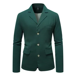 Nahaufnahme der dunkelgrünen Waffelstrickstruktur eines lässigen Herren-Blazer-Jackets