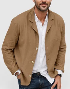 Détail du blazer décontracté en coton et lin kaki pour homme, montrant texture et boutons