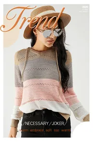 Vue détaillée d'un sweat à capuche en tricot rayé multicolore pour femme coupe ample