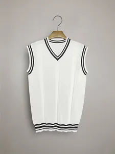 Gilet in maglia bianco con scollo a V e strisce nere da uomo, classico stile collegiale
