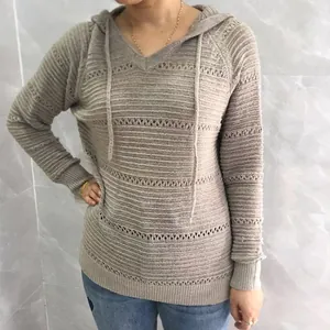 Sudadera de punto ligera para mujer en color topo con diseño de rayas caladas chic