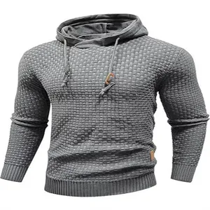 Suéter con capucha gris para hombre en punto jacquard texturizado elegante con cordón