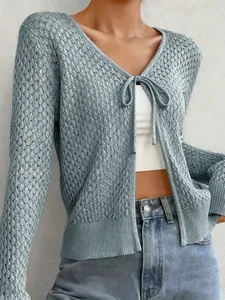 Cardigan lavorato a maglia azzurro con laccetti e traforato da donna, estate 2026