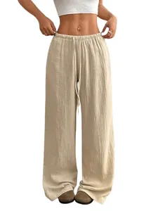 Vue de face d'un pantalon large décontracté en coton et lin pour femme en beige