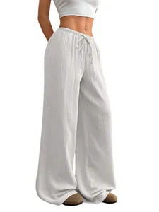 Vue détaillée d'un pantalon large décontracté en coton et lin blanc avec cordon de serrage