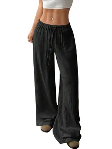 Détail du pantalon large en coton et lin noir pour femme avec cordon de serrage réglable