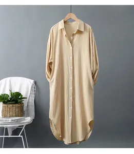 Robe chemise longue en coton et lin beige avec boutons et ourlet arrondi