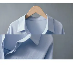 Vue détaillée du col et de la texture du tissu premium d'une chemise en lin bleu