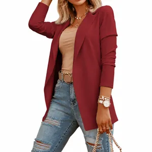 Vue complète du blazer bordeaux à manches longues pour femmes avec revers